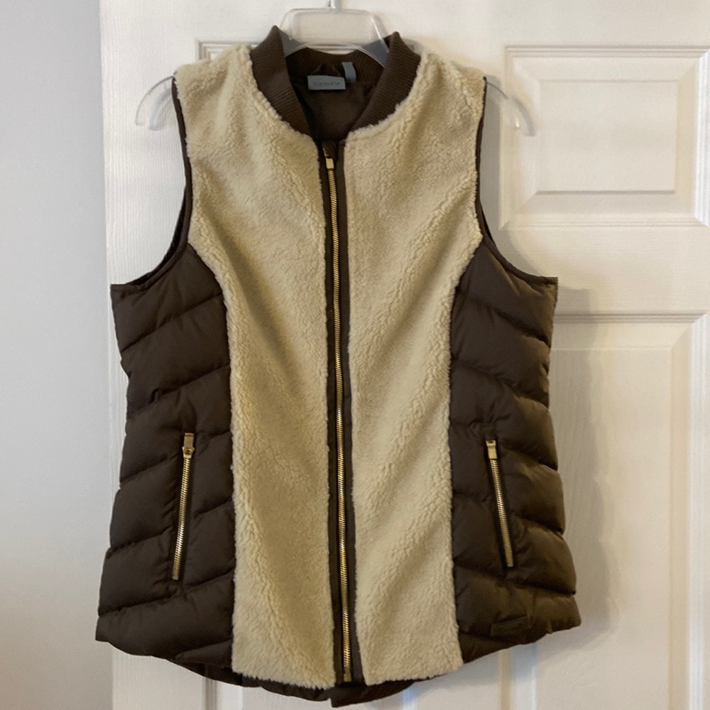 Athleta Vest size L excellent condition length 30” bust 38” two front pockets